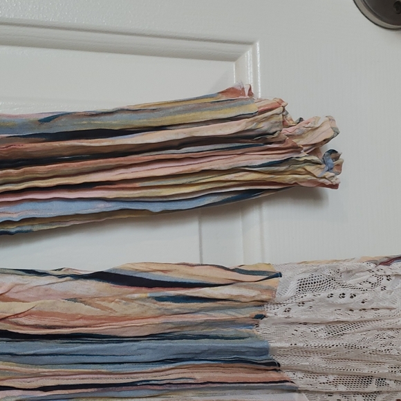 Lady Colorful Top - Picture 4 of 7